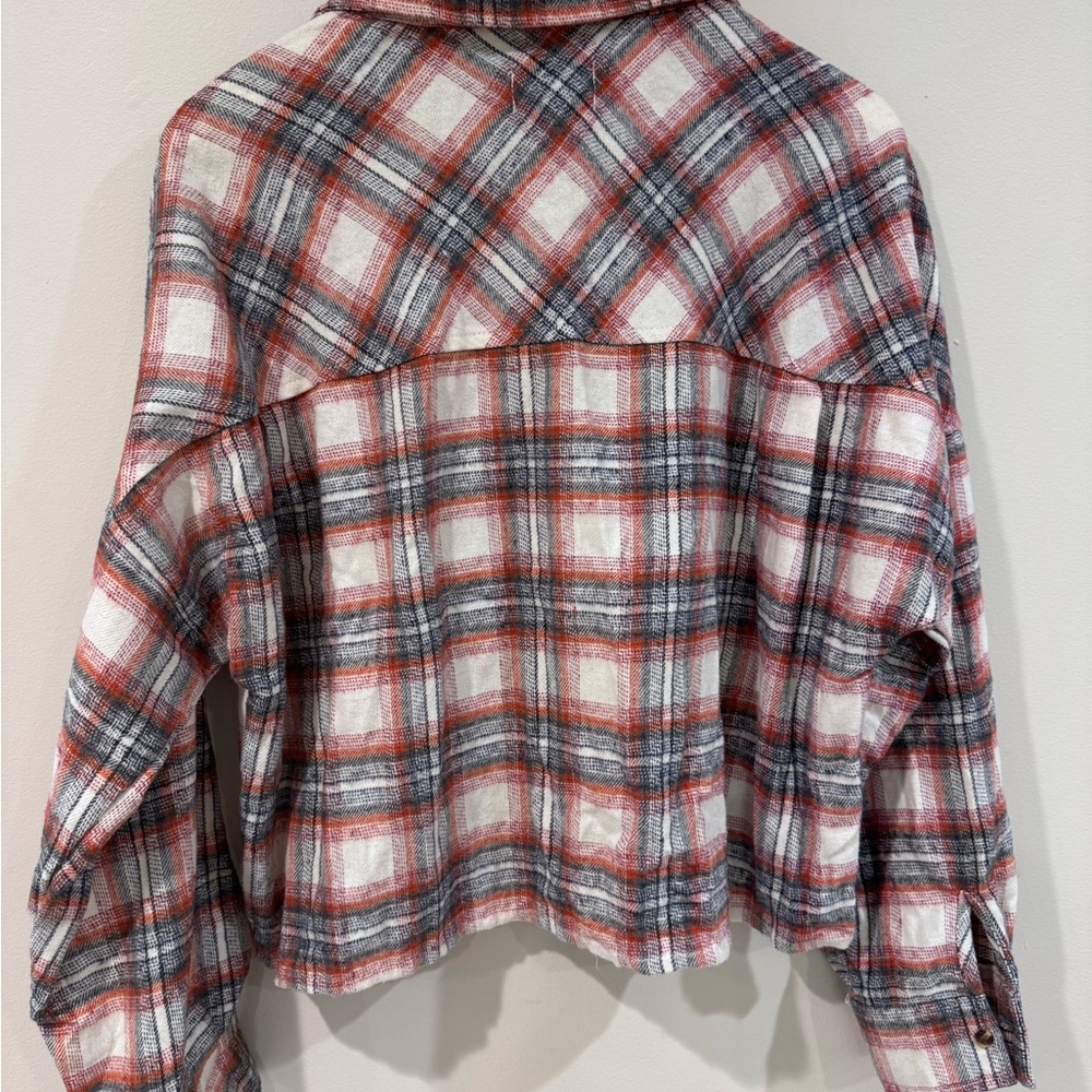 Cropped Plaid Button-Up Flannel — Ci Sono (Size XL) - Picture 3 of 4